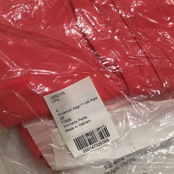 E - Lululemon Align High-Rise Pant 28"
Lip Gloss - Picture 5 of 5